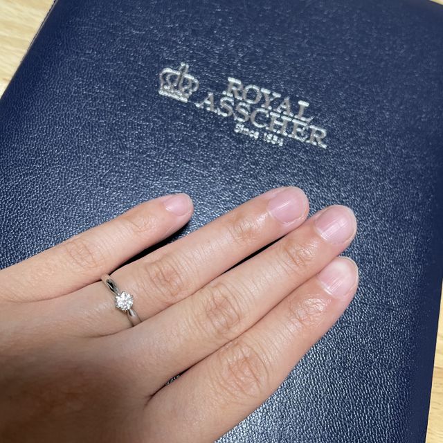 【ROYAL ASSCHER(ロイヤル・アッシャー)の口コミ】 ダイヤの輝きが一番素敵でした。
ダイヤもそのときのダイヤしかないらしく…