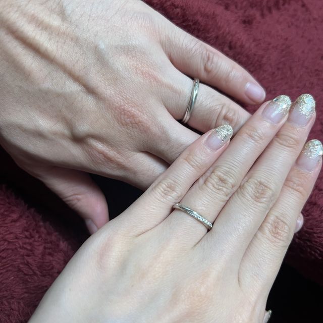 【銀座ダイヤモンドシライシの口コミ】 どの角度から見ても、ダイヤのキラキラがみえるのでとてもよかったです。…