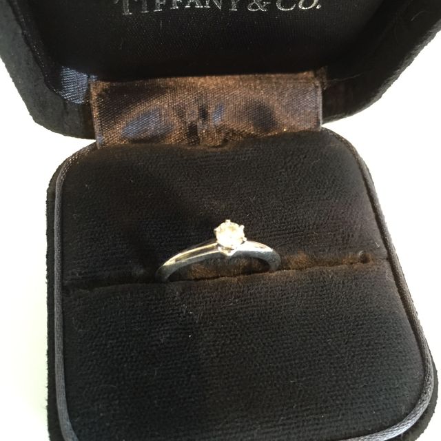 【ティファニー(Tiffany & Co.)の口コミ】 昔から婚約指輪はティファニーがいいなぁと常々思っていました！カルティ…
