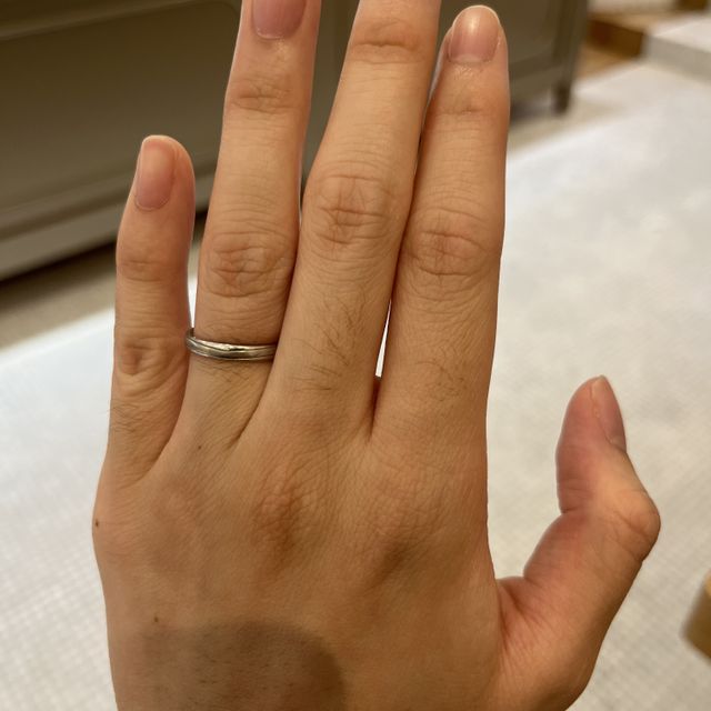 【EITO(エイト)の口コミ】 丸みを帯びて、リングの厚みがあると、違和感が出るリングもあるなかで、…