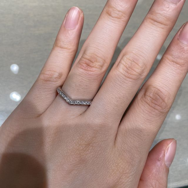 【アイプリモ(I-PRIMO)の口コミ】 ハーフエタニティでV字を探していたのでぴったりでした。Vの部分もU字に近…