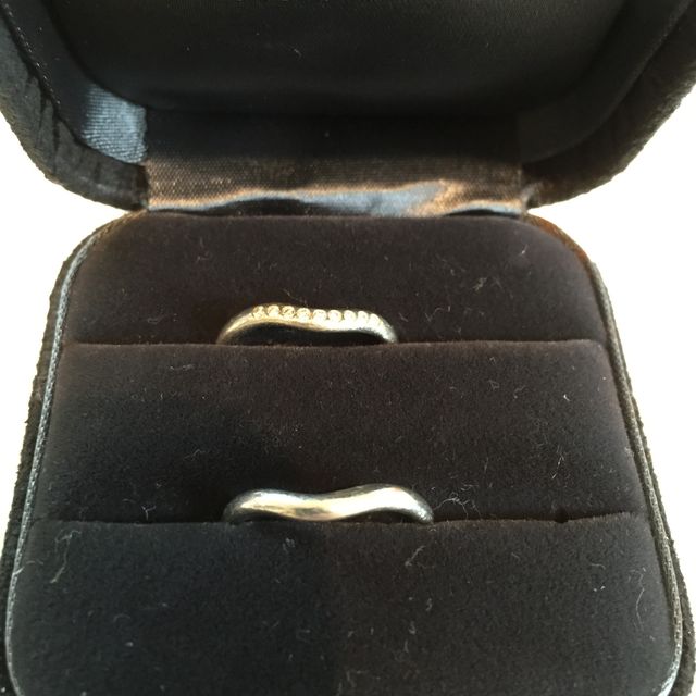 【ティファニー(Tiffany & Co.)の口コミ】 婚約指輪とセットで重ねづけしたかったので、こちらにしました。流れるよ…