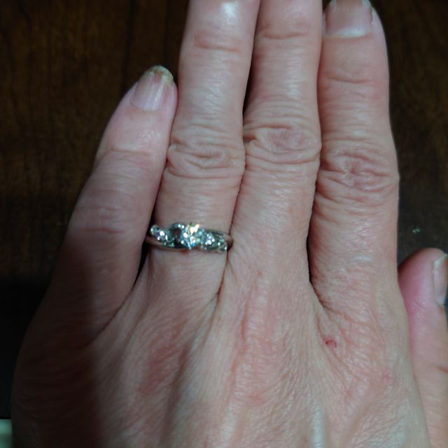 【MILK&Strawberry(ミルクアンドストロベリー)の口コミ】 たくさんの指輪のサンプルを見せて頂き、候補をしぼりながら、あまり他の…