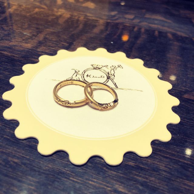 【ケイウノ ブライダル(K.UNO BRIDAL)の口コミ】 価格がそこまで高くなかったのと、デザインがとても可愛かった。
内側の刻…