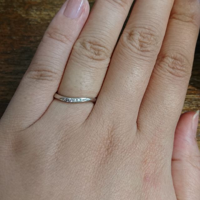 【CAFERING(カフェリング)の口コミ】 彼がピンクダイヤモンドにこだわっていて、店員さんが私の指の形から勧め…