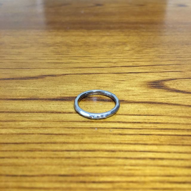 【アイプリモ(I-PRIMO)の口コミ】 細めの指輪を探していたところ、こちらの個性的なデザインの指輪にすぐに…