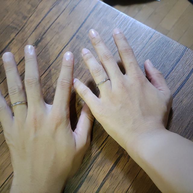 【ヴァンドーム青山(VENDOME AOYAMA)の口コミ】 石が入っておらず、少しウェーブがかったシンプルなデザインのものを探し…