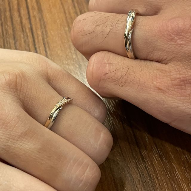 【銀座ダイヤモンドシライシの口コミ】 もともとプラチナとゴールドのコンビを探していました。
パンフレットで目…