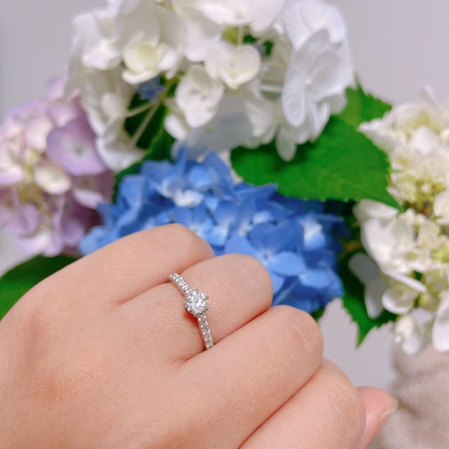 【銀座ダイヤモンドシライシの口コミ】 キラキラしているものが好きだったので、ダイヤが多めについているものを…