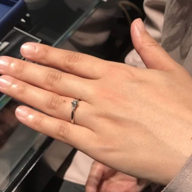 【銀座ダイヤモンドシライシの口コミ】 色々なデザインを見せていただきましたが、ダイヤモンドの輝きが映えるも…