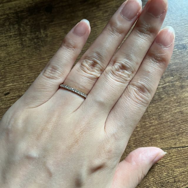 【TANZO.(鍛造指輪)の口コミ】 婚約指輪は、普段から結婚指輪と重ね付けできるエタニティタイプにしよう…