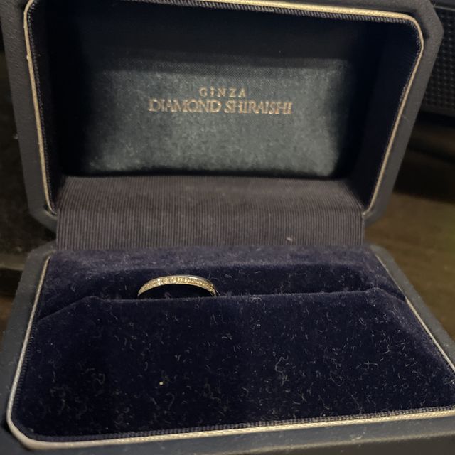 【銀座ダイヤモンドシライシの口コミ】 ダイヤがついているものが良くて、ダイヤが1つのものと何個もついているも…