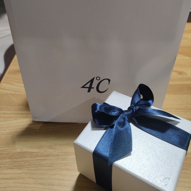 【4℃ BRIDAL(ヨンドシーブライダル)の口コミ】 ピンクゴールドの結婚指輪を探しており、4℃さんで絶妙にウェーブしていて…