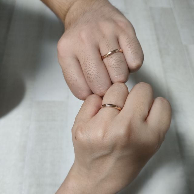 【4℃ BRIDAL(ヨンドシーブライダル)の口コミ】 ピンクゴールドの結婚指輪を探しており、4℃さんで絶妙にウェーブしていて…