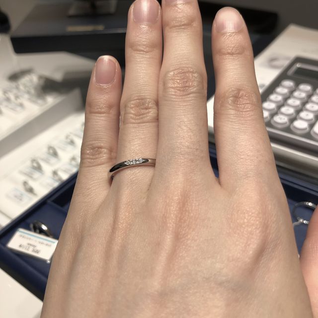 【銀座ダイヤモンドシライシの口コミ】 他のブランドでも指輪を見ましたが、ダイヤの輝きが素晴らしいと感じまし…