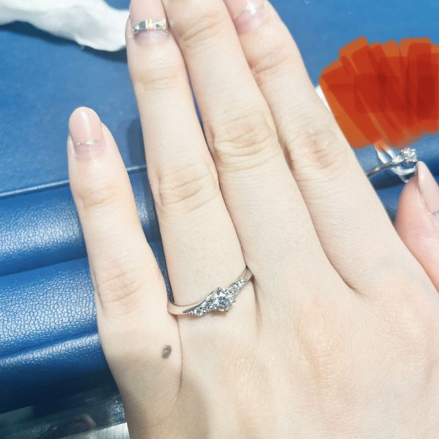 【銀座ダイヤモンドシライシの口コミ】 ダイヤモンドの種類が豊富で、好きなランクや、好きな大きさを選べます。
…