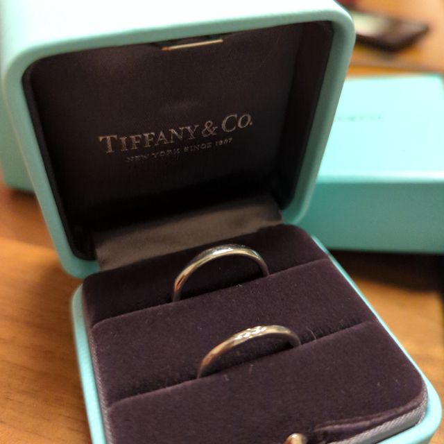 【ティファニー(Tiffany & Co.)の口コミ】 夫も私も、シンプルで普段の生活の中でも着けやすいデザインのものを選び…