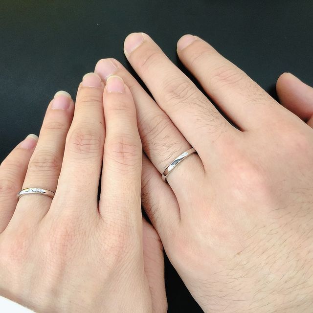 【ケイウノ ブライダル(K.UNO BRIDAL)の口コミ】 素材は、同じものにしたいと希望があり、長く飽きずに楽しめそうなプラチ…