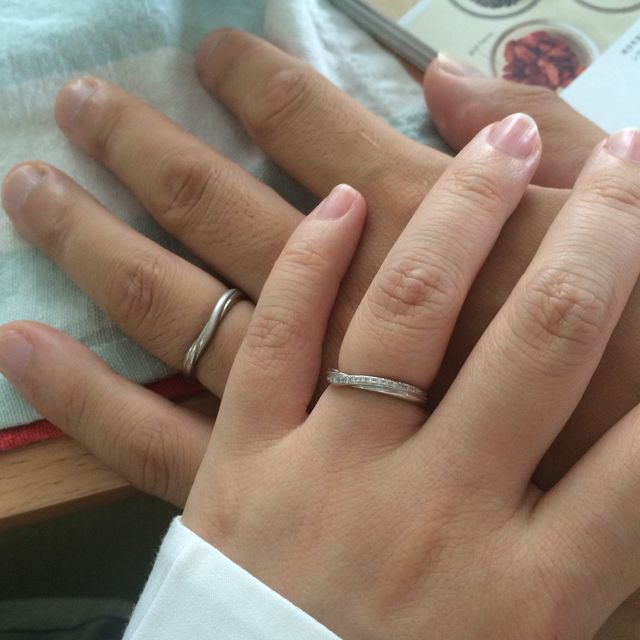 【銀座ダイヤモンドシライシの口コミ】 デザインが素晴らしい。絶妙にウェーブしたフォルムに魅力を感じました。…