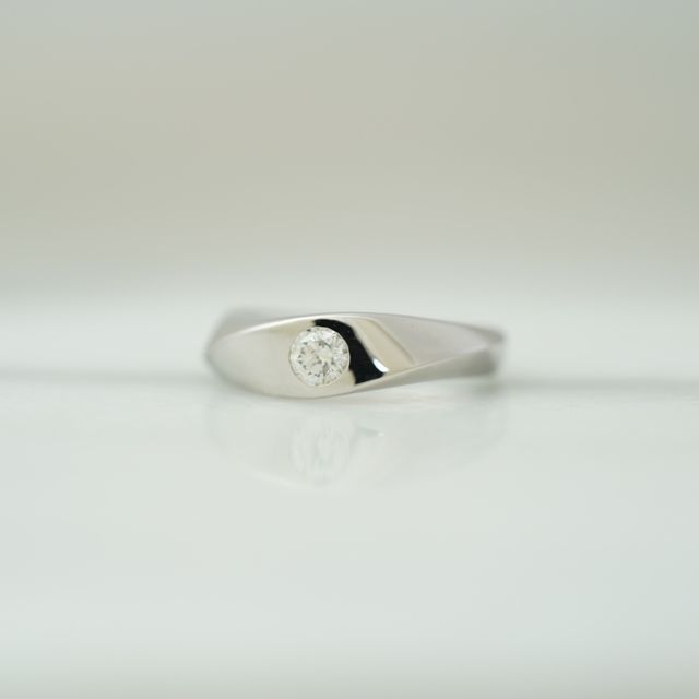 【THREE TREES(スリーツリーズ)の口コミ】 普段使いしたかったので埋め込み式にして引っかからないようなデザインに…