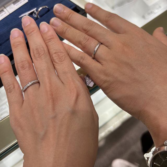 【4℃ BRIDAL(ヨンドシーブライダル)の口コミ】 ・艶消しのデザインがとてもかっこよく、また、フィット感もある商品だっ…