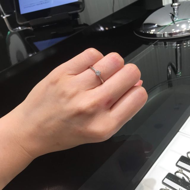 【ラザール ダイヤモンド(LAZARE DIAMOND)の口コミ】 ブランドやデザインにこだわりはなく、シンプルでダイヤがついてるいる王…