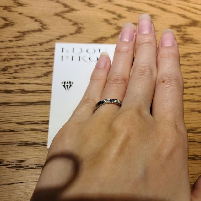 【ENUOVE(イノーヴェ)の口コミ】 キラキラのエタニティリングを希望していた中でも、ザ・結婚指輪という感…