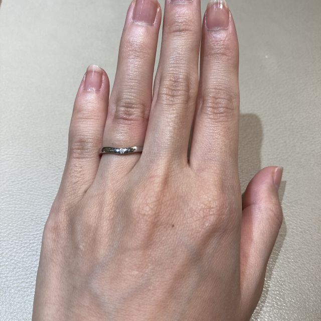 【カルティエ(Cartier)の口コミ】 かなりシンプルなデザインでした。指が短く、水かきもかなりあるゆびだっ…