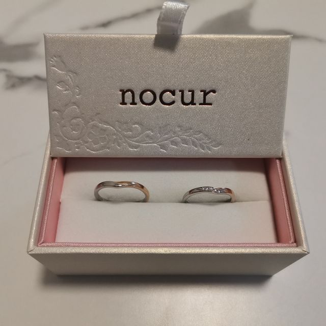 【nocur(ノクル)の口コミ】 デザインを見て2人とも一目惚れしました。
コスパもよく、改めてこの指輪…