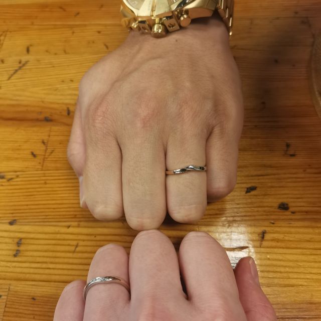 【nocur(ノクル)の口コミ】 デザインを見て2人とも一目惚れしました。
コスパもよく、改めてこの指輪…