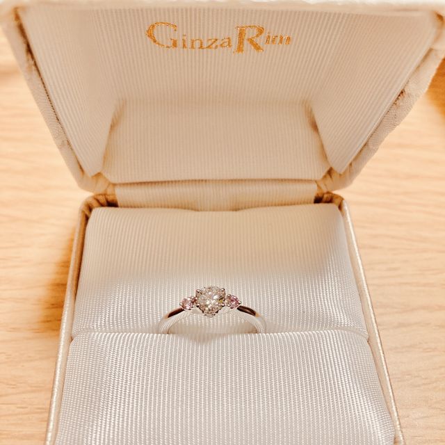 【Ginza Rim(銀座リム)の口コミ】 結婚指輪の雑誌を見ていて、ピンクダイヤモンドがいいなと思い始め、探し…