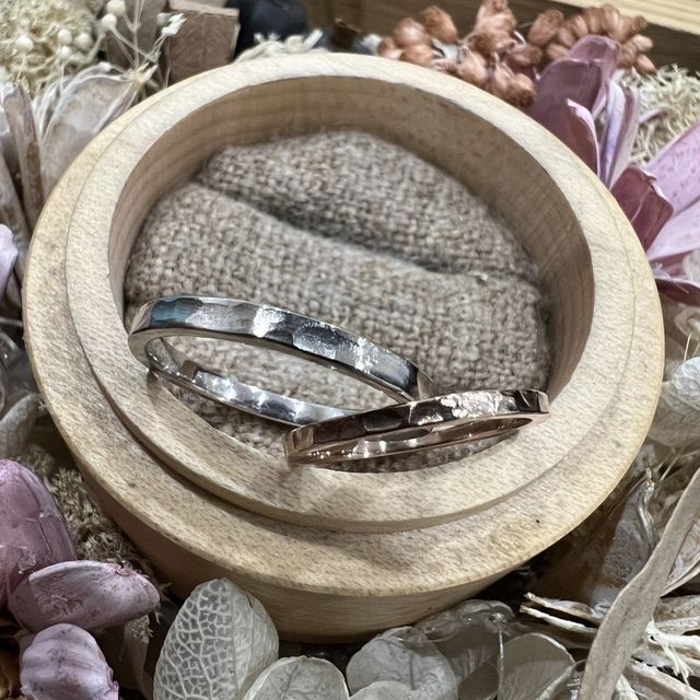 【鎌倉彫金工房の口コミ】 お店のホームページを見て、自分好みのシンプルなデザインが多く、色味も…