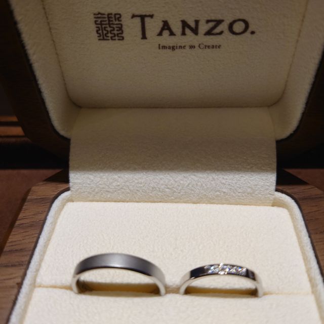 【TANZO.(鍛造指輪)の口コミ】 二人の好みを反映し、かつ、ペア感もあるものを探した結果、
オーダーメイ…