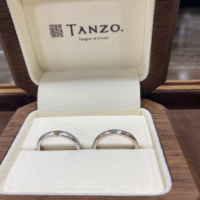 【TANZO.(鍛造指輪)の口コミ】 他の店舗も見てそこで気になる形があり、
それをイメージして、お互いの想…
