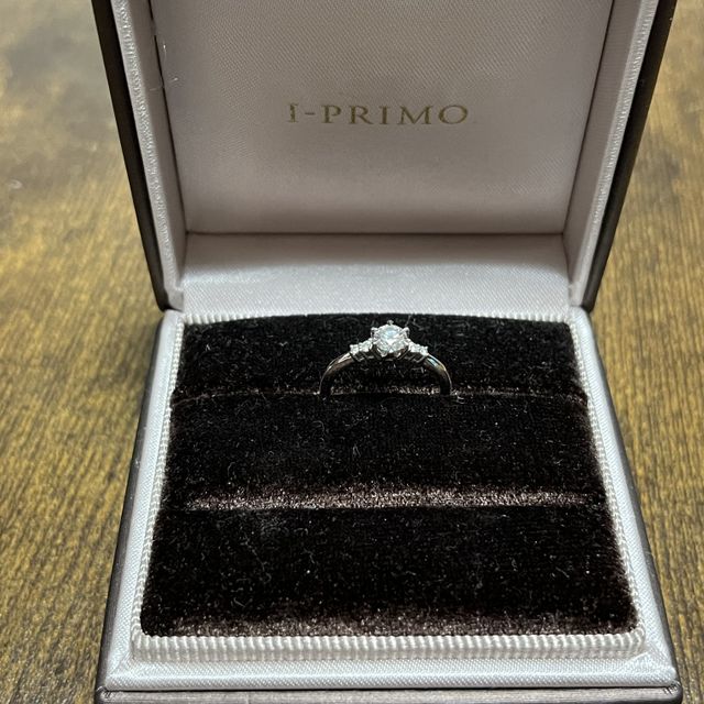 【アイプリモ(I-PRIMO)の口コミ】 プロポーズ用に一粒ダイヤの婚約指輪を購入し、プロポーズ後に好きなデザ…
