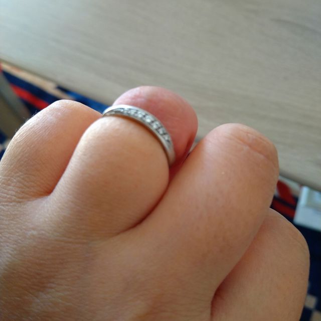 【4℃ BRIDAL(ヨンドシーブライダル)の口コミ】 プラチナでダイヤモンドが上品に7個ついてて、ねじりが入っていて指を細く…