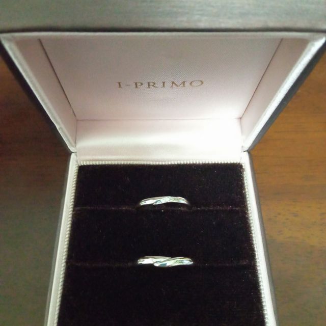 【アイプリモ(I-PRIMO)の口コミ】 女性用は石が側面にも入っているので、正面だけでなくキラキラ輝いている…