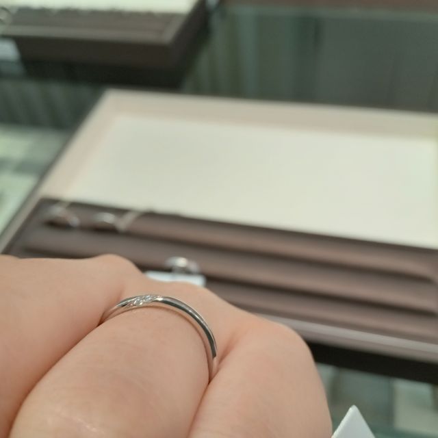 【アイプリモ(I-PRIMO)の口コミ】 女性用は石が側面にも入っているので、正面だけでなくキラキラ輝いている…