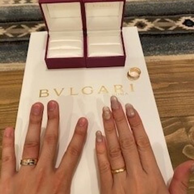 【ブルガリ(BVLGARI)の口コミ】 2人そろって存在感のある太めの指輪を探していました。日本のブランドとは…