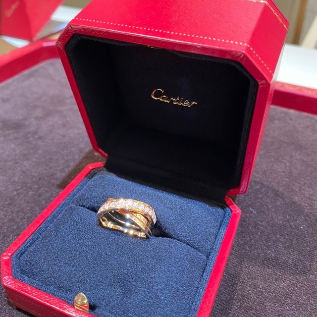 【カルティエ(Cartier)の口コミ】 カルティエは昔からの憧れのブランドだったのでこちらで決めました。大き…