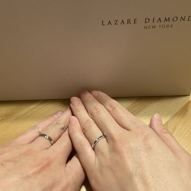 【ラザール ダイヤモンド(LAZARE DIAMOND)の口コミ】 婚約指輪と同じブランドで、かつ、女性側は婚約指輪とセットで付けれるデ…