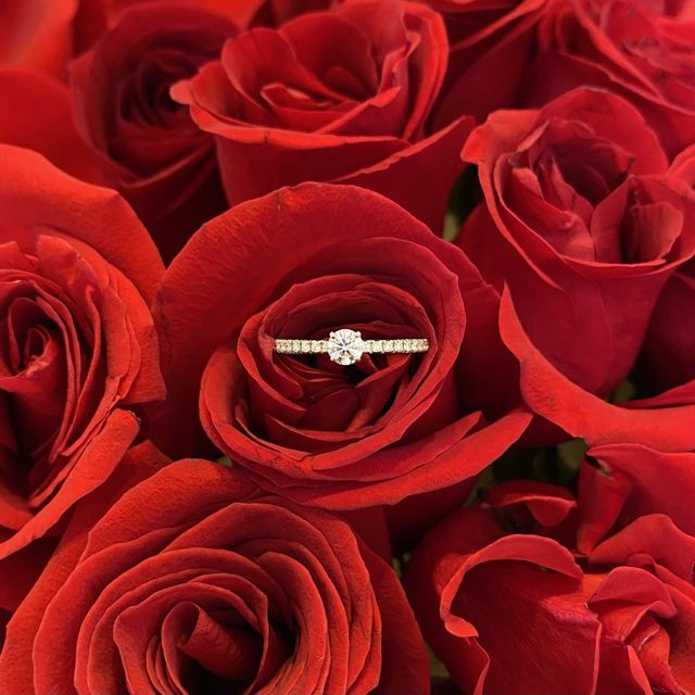 【カルティエ(Cartier)の口コミ】 婚約指輪は箪笥の肥やしになるとよく聞いていたので、なるべく普段つけら…