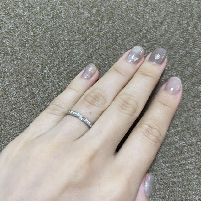 【銀座ダイヤモンドシライシの口コミ】 形とデザインがとても好みで、付け心地も違和感なく良かったので、気に入…