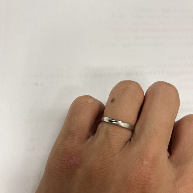 【銀座ダイヤモンドシライシの口コミ】 指輪デザインに沿って、艶ありと艶消しのツートンになっていて気に入りま…