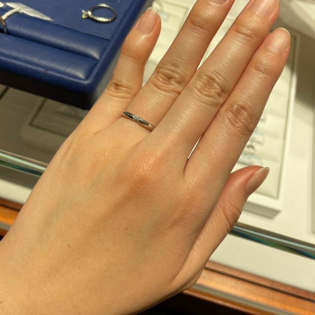 【銀座ダイヤモンドシライシの口コミ】 ダイヤモンドが付いている結婚指輪が欲しかったのですが、存在が目立たな…