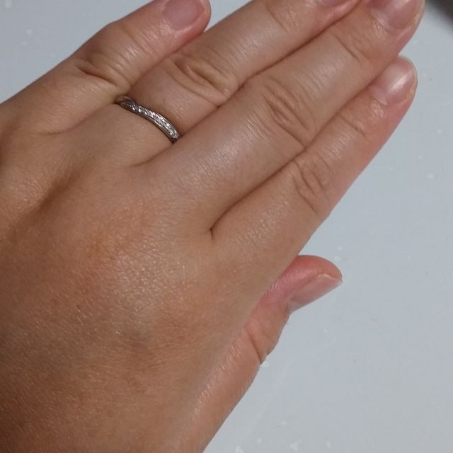 【COLANY(コラニー)の口コミ】 毎日着けるものなのでシンプルであまり強調しすぎないのがよくこの指輪は…
