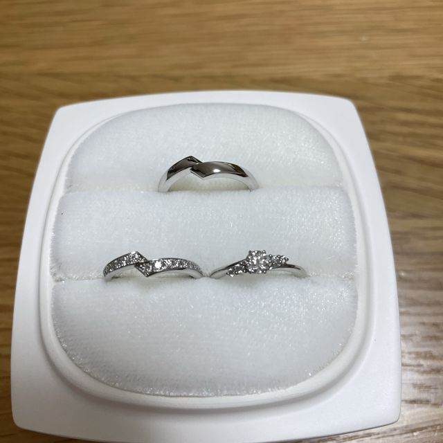【ラザール ダイヤモンド(LAZARE DIAMOND)の口コミ】 私に内緒で夫が選んでくれました。私の指に合うデザインを探してくれたよ…
