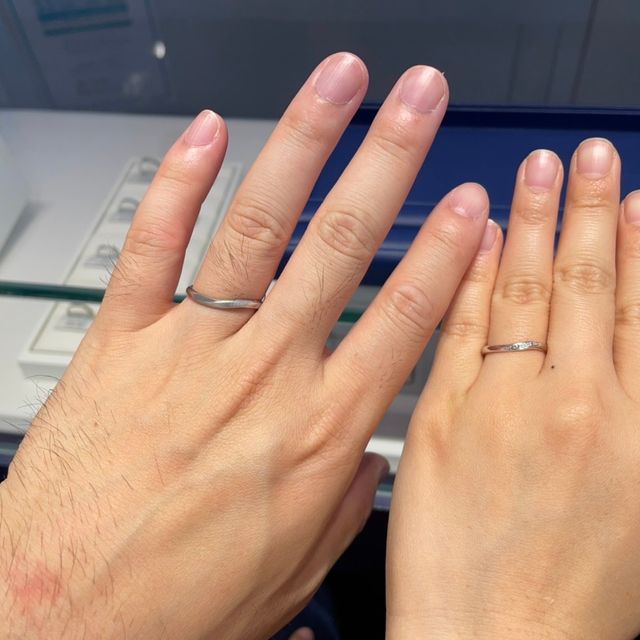 【アイプリモ(I-PRIMO)の口コミ】 デザインとアウターサービスがよくて購入しました。
デザインは各指輪にコ…