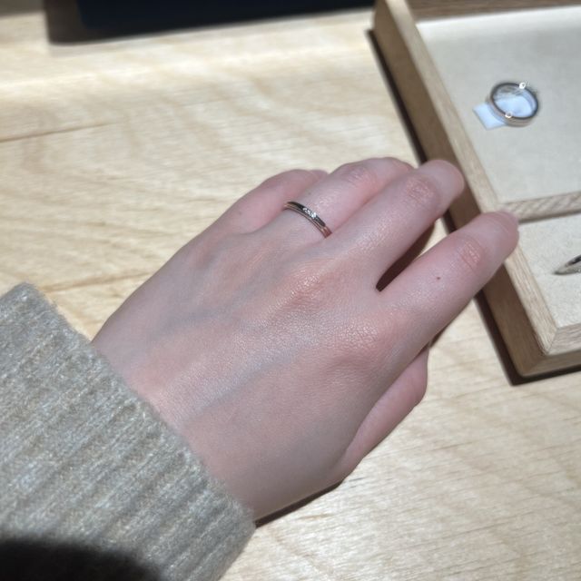 【ith(イズ)の口コミ】 プラチナで探していましたが、ピンクゴールドのラインが真ん中に入ってお…