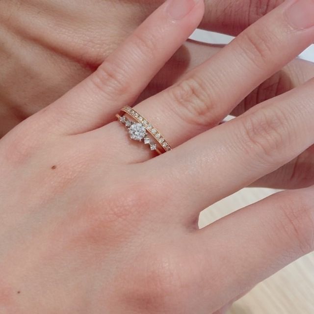 【LOVE NOTESの口コミ】 華奢なデザインなのにしっかり華やかなところです。

指が細いため、ウェ…